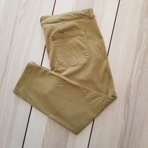 Old Navy Pixie Cropped Length Pants | Size 18